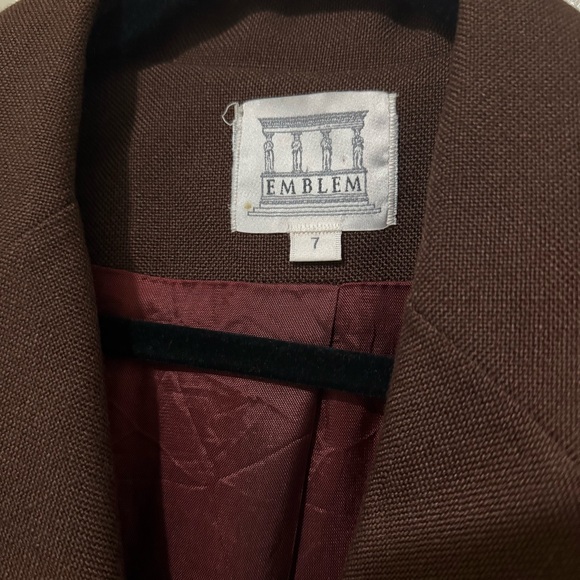 Vintage Emblem Brown Blazer with Shoulder Pads – Size 7 - Picture 7 of 13